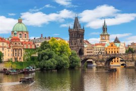 Praha – lodí po Vltavě a hrady, zámky středních Čech