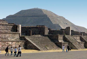 Pyramidy a pláže Tichého oceánu - Mexiko