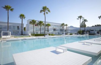 So White Boutique Suites