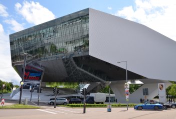 Stuttgart a zážitková muzea techniky (Porsche, Mercedes a Concorde) - Německo