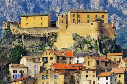 V SRDCI KORSIKY - Korsika