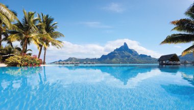 Vzdálené kouzlo Tahiti a Velikonočního ostrova