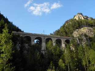 Semmering - dráha UNESCO, vlak Salamander, termály a čokoládový ráj