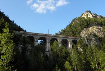 Semmering - dráha UNESCO, vlak Salamander, termály a čokoládový ráj - Rakousko